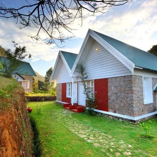 Colonial Cottages (Peak Season)