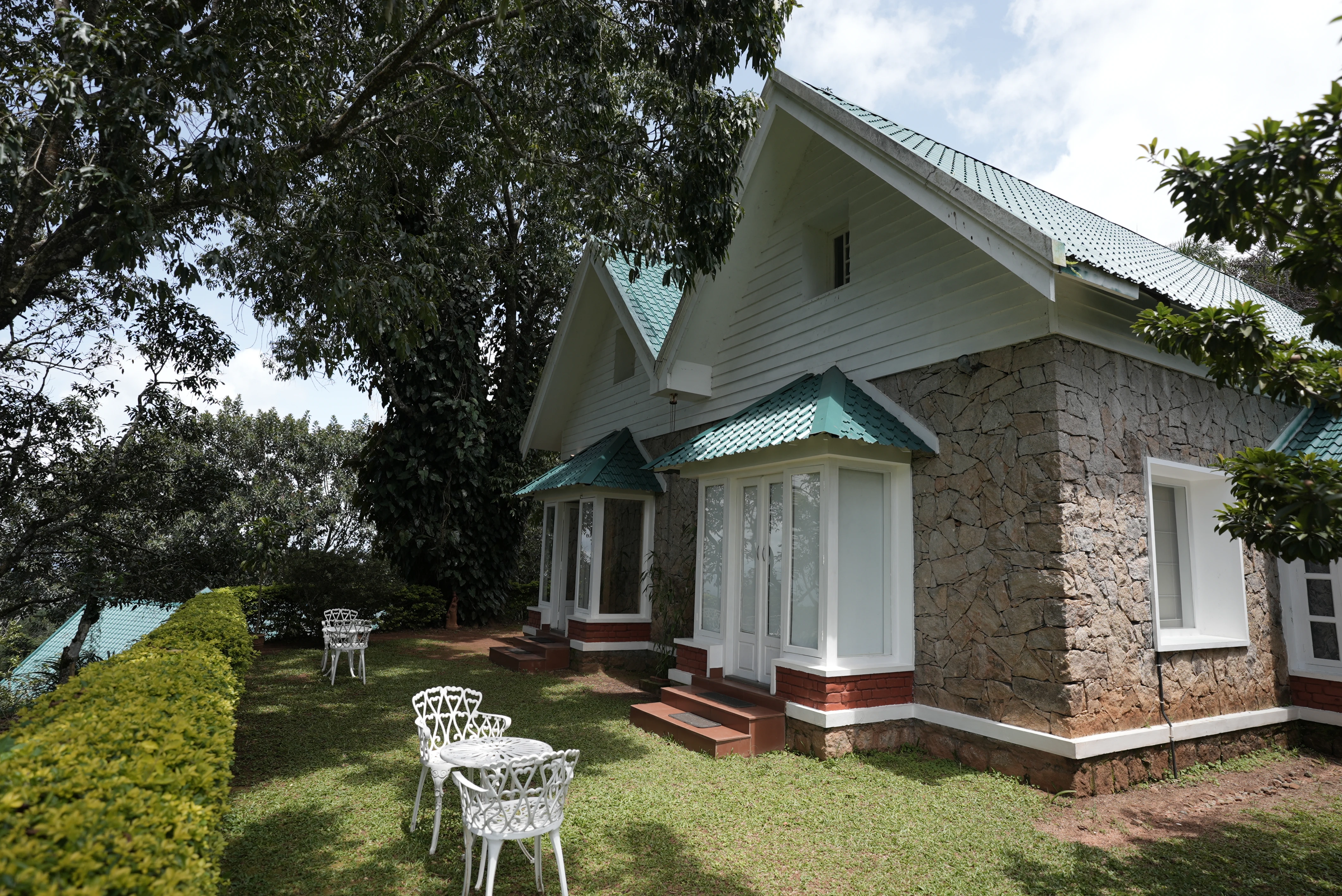 Colonial Cottages (Season)